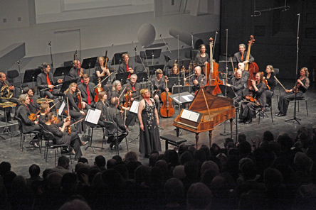 Christine Schornsheim am Tangentenflügel,  im Konzert mit der Akademie für Alte Musik Berlin unter Marcus Creed